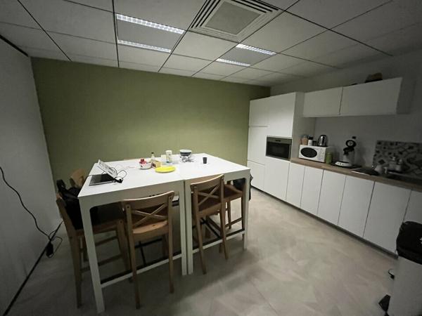 IMPLANTEZ VOTRE ENTREPRISE DANS UN ESPACE DE BUREAUX FONCTIONNEL, AU CŒUR D'UN CENTRE D'AFFAIRES DYNAMIQUE À NIORT.