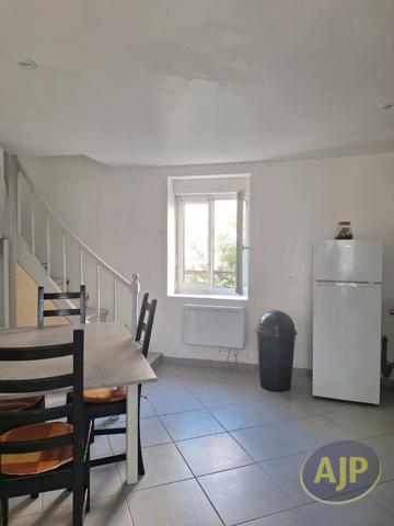 Maison à louer Pons : 2 pièces, 45m² avec 1 chambre(s) à 492€ - AJP Immobilier Pons