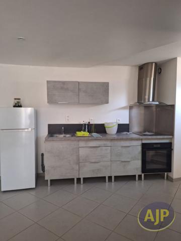 Maison à louer Pons : 2 pièces, 45m² avec 1 chambre(s) à 492€ - AJP Immobilier Pons