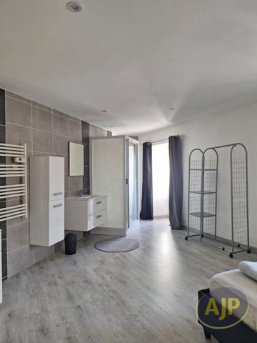Maison à louer Pons : 2 pièces, 45m² avec 1 chambre(s) à 492€ - AJP Immobilier Pons