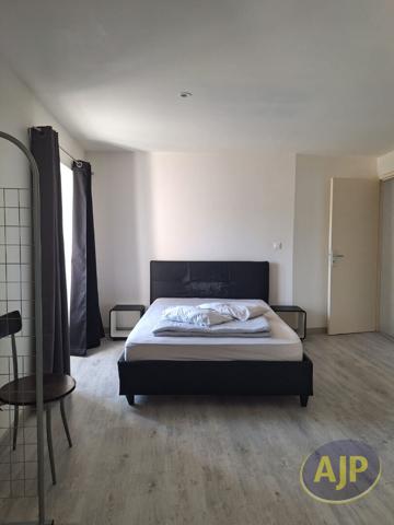 Maison à louer Pons : 2 pièces, 45m² avec 1 chambre(s) à 492€ - AJP Immobilier Pons