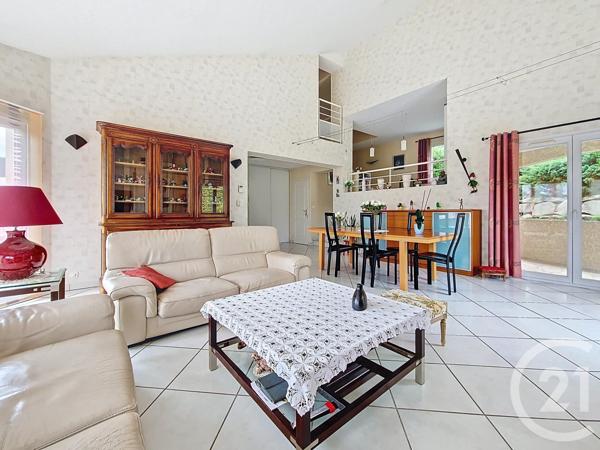 Maison à vendre  8 pièces - 165,66 m2 CEYRAT - 63