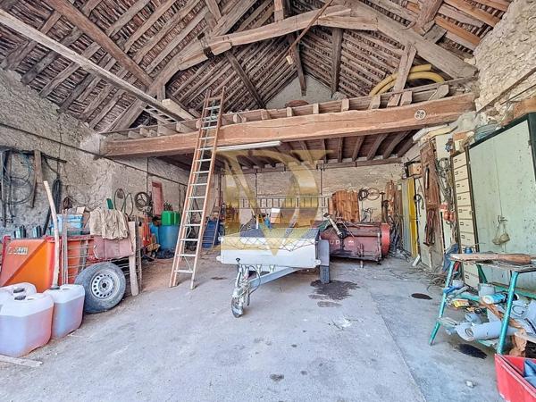 Longère à rénover avec sa grange et ses dépendances