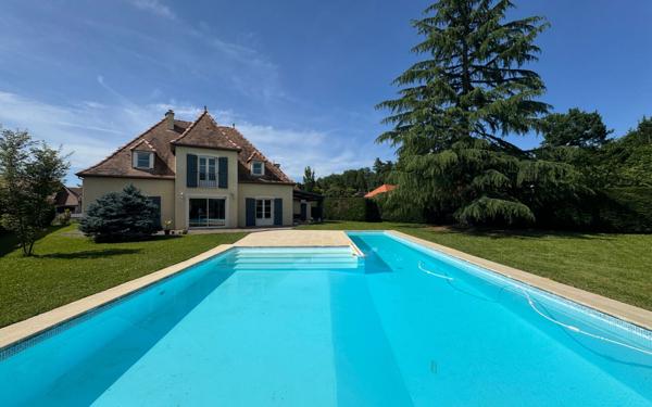 Maison à vendre    5 pièces • 144 m2 Lescar