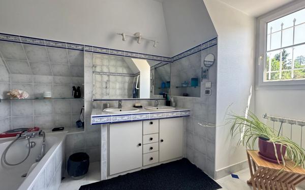 Maison à vendre    5 pièces • 144 m2 Lescar