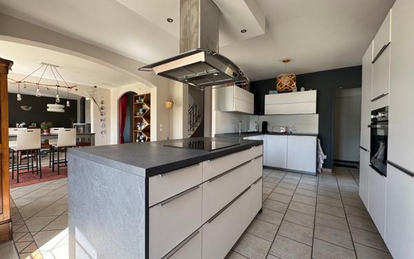 Maison à vendre    5 pièces • 144 m2 Lescar