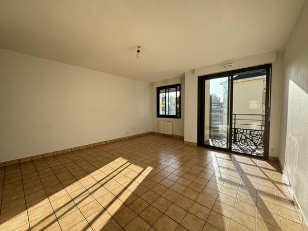 Appartement Laval 1 pièce - 32 m2 - Balcon