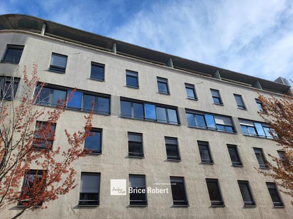 Bureaux à louer à Lyon 3ème avec parkings et accès métro Sans Souci