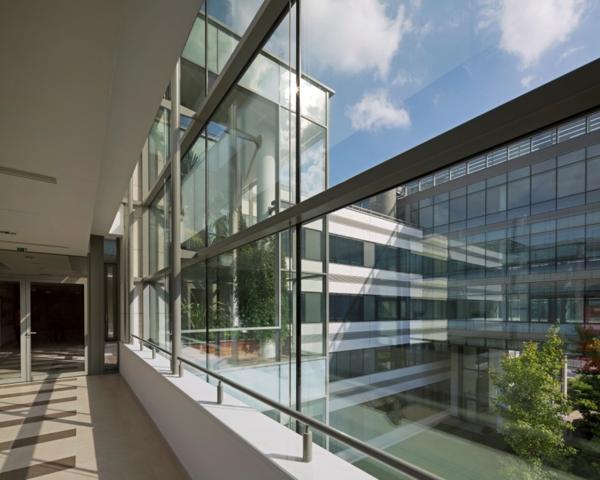 Bureaux neufs en bordure de la Seine, espaces verts et services pour un confort optimal
