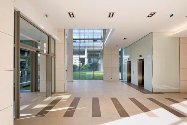 Bureaux neufs en bordure de la Seine, espaces verts et services pour un confort optimal