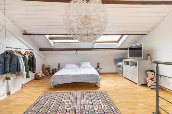 Loft en Duplex au Charme Industriel – Marseille 16ème