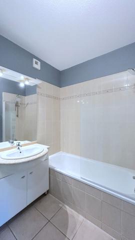 A LOUER APPARTEMENT DE TYPE 2 DANS UNE RESIDENCE DE STANDING -SECTEUR BLAYE , Blaye