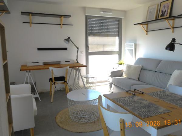 Bordeaux 33100, studio de 25 m² au 3e étage, séjour avec coin cuisine