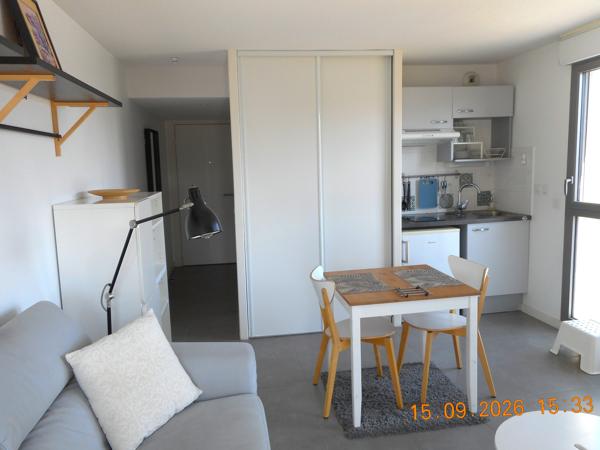 Bordeaux 33100, studio de 25 m² au 3e étage, séjour avec coin cuisine