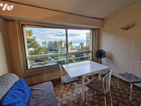 Studio cabine + place de stationnement