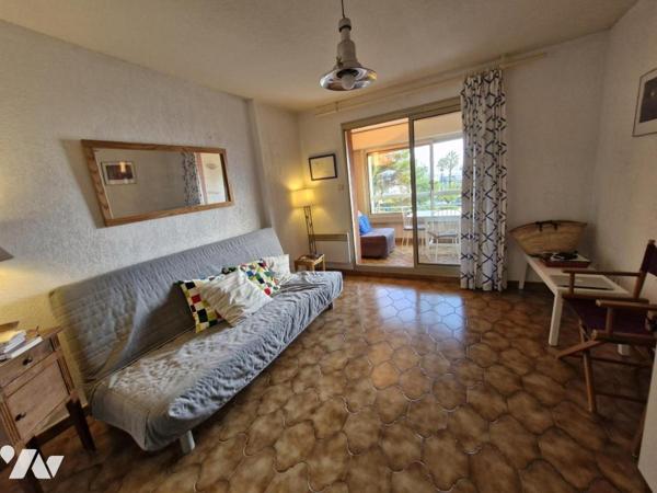 Studio cabine + place de stationnement