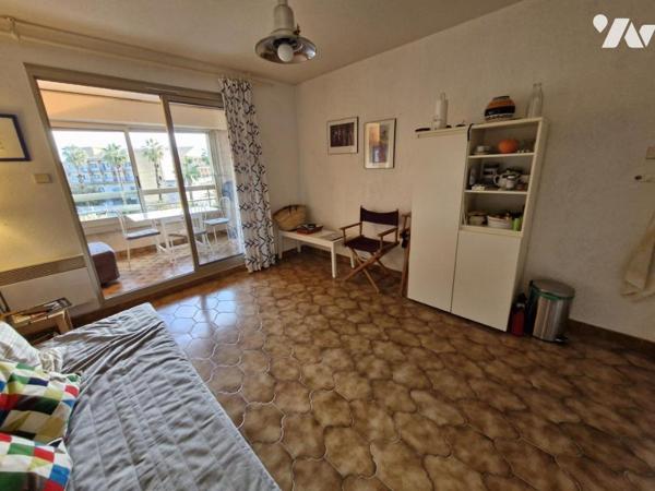 Studio cabine + place de stationnement