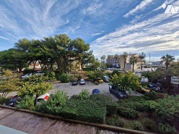 Studio cabine + place de stationnement