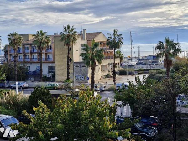 Studio cabine + place de stationnement