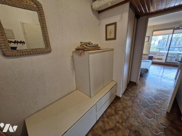 Studio cabine + place de stationnement