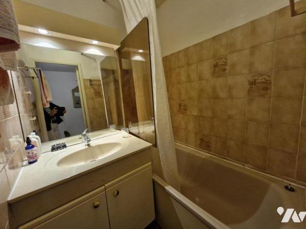 Studio cabine + place de stationnement