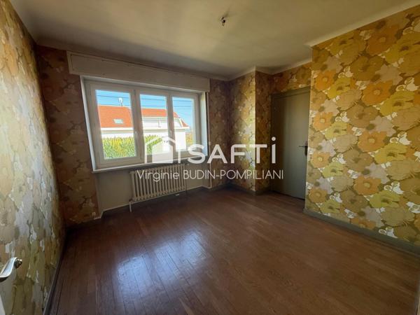 MAISON INDIVIDUELLE : 3 CHAMBRES, JARDIN, GARAGES