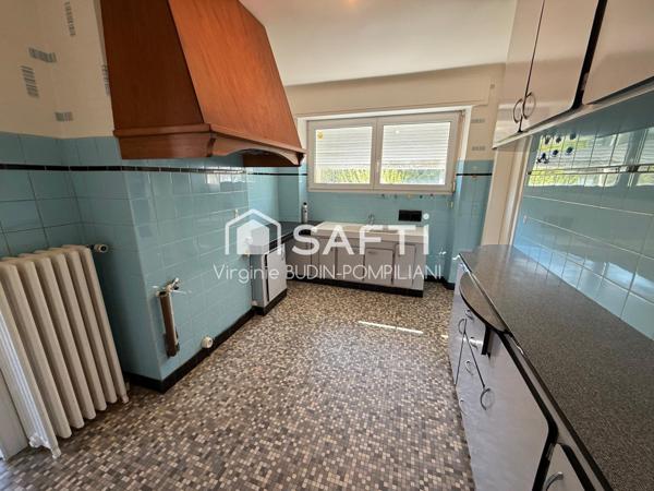 MAISON INDIVIDUELLE : 3 CHAMBRES, JARDIN, GARAGES