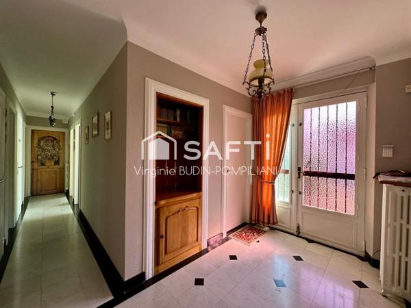 MAISON INDIVIDUELLE : 3 CHAMBRES, JARDIN, GARAGES