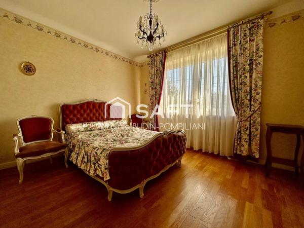 MAISON INDIVIDUELLE : 3 CHAMBRES, JARDIN, GARAGES