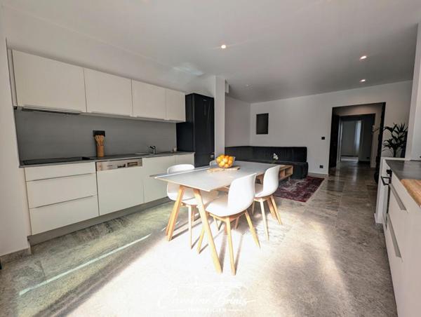 Appartement rénové avec jardin de 90 m² et piscine - Bordeaux St Genes/St Nicolas- T2 bis 60 m²