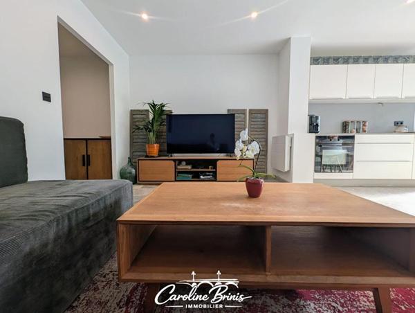 Appartement rénové avec jardin de 90 m² et piscine - Bordeaux St Genes/St Nicolas- T2 bis 60 m²