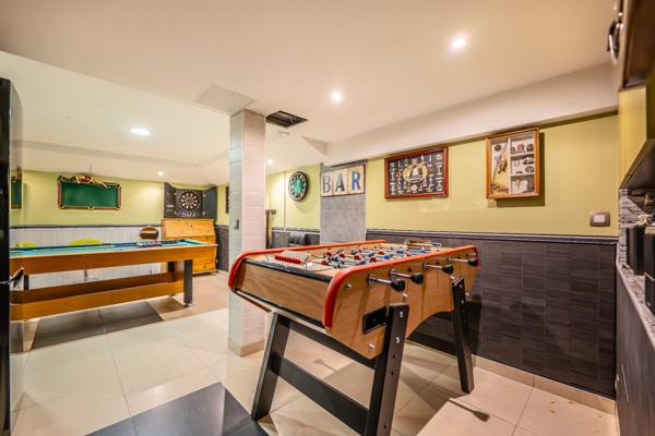 Maison 10 pièces 280 m²