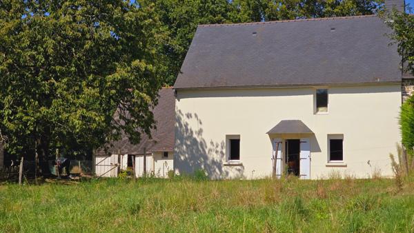 Maison en campagne avec hangars et terrain de plus d'un hectare