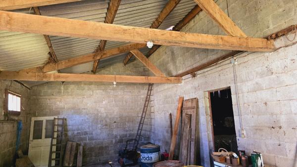 Maison en campagne avec hangars et terrain de plus d'un hectare