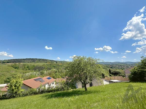GRAND TERRAIN AVEC BELLE VUE PROCHE COMMODITES