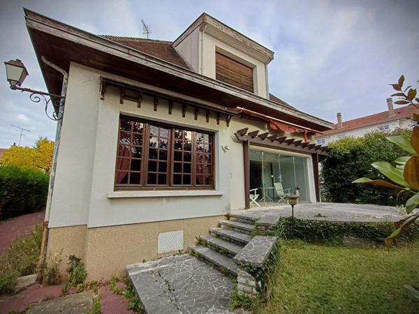 Belle maison d'architecte années 60 à rénover - Chalons En Ch. 160 m2 - 4 Chambres