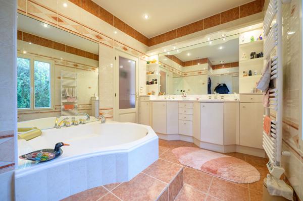 Maison La Flotte 6 pièce(s) 214 m2