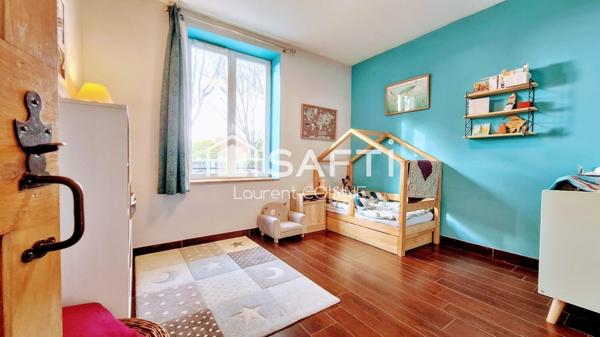 Élégance et confort pour cette maison familiale T6 sans travaux, avec piscine et prestations soignées