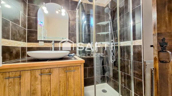 Élégance et confort pour cette maison familiale T6 sans travaux, avec piscine et prestations soignées