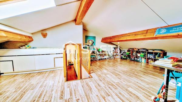 Élégance et confort pour cette maison familiale T6 sans travaux, avec piscine et prestations soignées