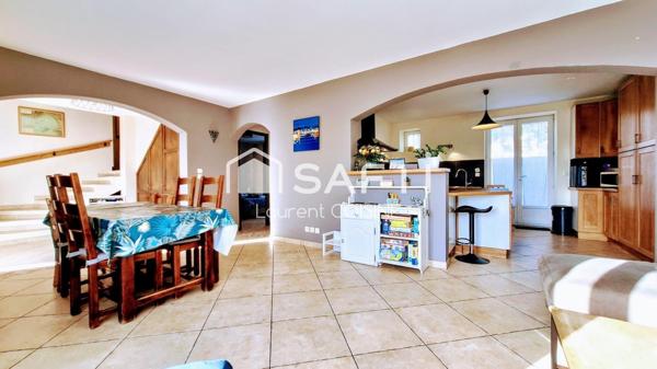 Élégance et confort pour cette maison familiale T6 sans travaux, avec piscine et prestations soignées