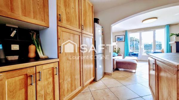 Élégance et confort pour cette maison familiale T6 sans travaux, avec piscine et prestations soignées