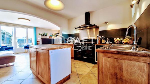 Élégance et confort pour cette maison familiale T6 sans travaux, avec piscine et prestations soignées