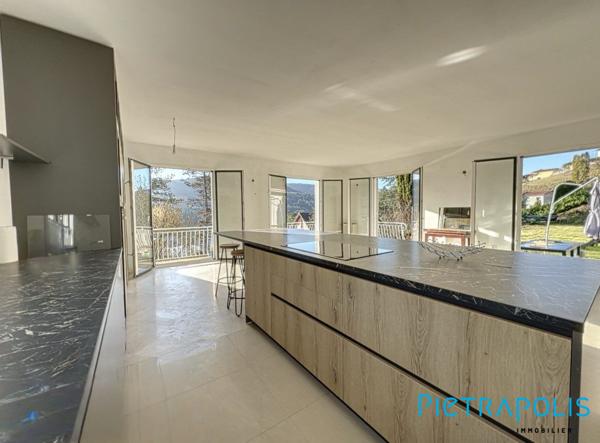 Maison de plain-pied 185 m² – Quartier prisé – Terrain arboré 2 500 m²