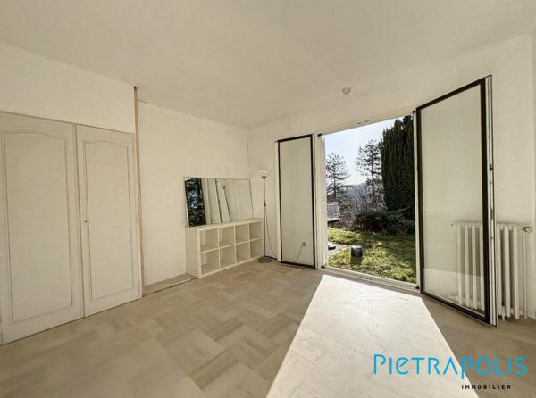Maison de plain-pied 185 m² – Quartier prisé – Terrain arboré 2 500 m²