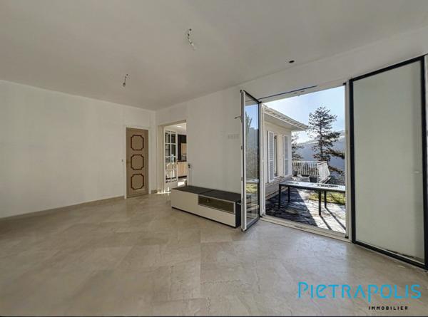 Maison de plain-pied 185 m² – Quartier prisé – Terrain arboré 2 500 m²