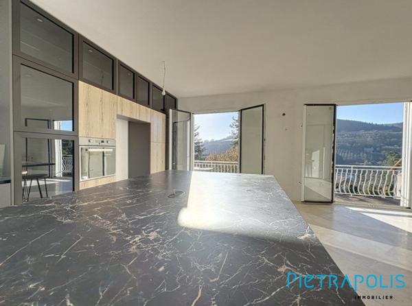Maison de plain-pied 185 m² – Quartier prisé – Terrain arboré 2 500 m²