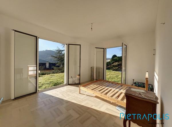 Maison de plain-pied 185 m² – Quartier prisé – Terrain arboré 2 500 m²