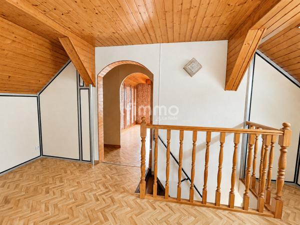 Belle opportunité : maison avec grange, jardin , garage et dépendance