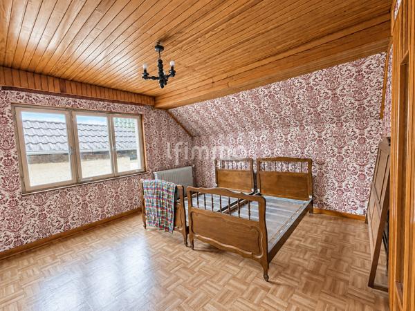 Belle opportunité : maison avec grange, jardin , garage et dépendance